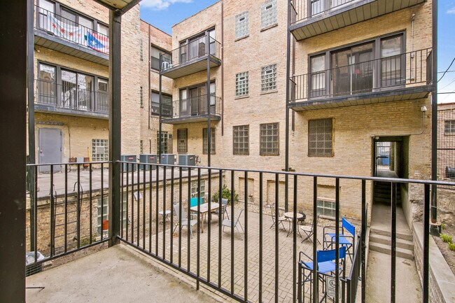 Photo - 4555 Malden St Unidad 102