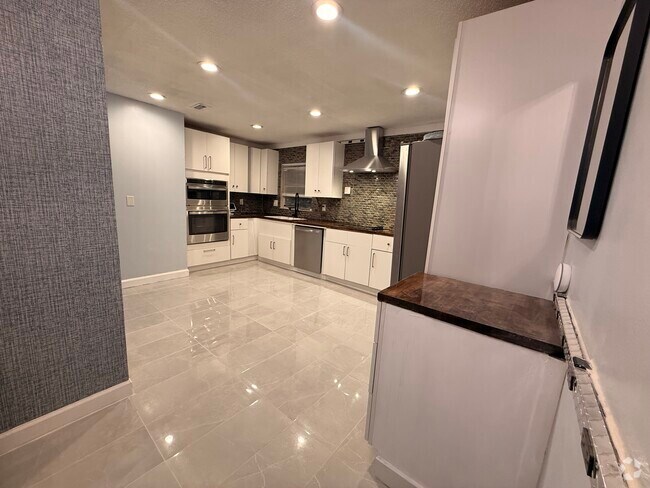 Building Photo - 7210 Manhattan Dr Unit 1322 Rental