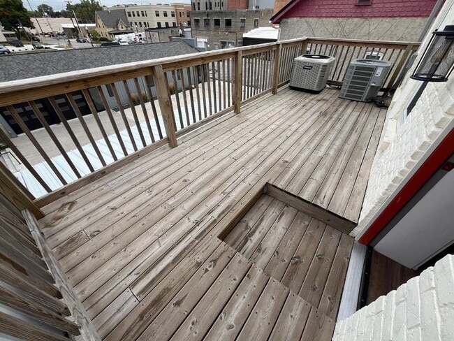 Photo - 206 N Main St