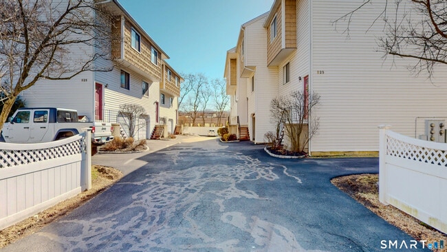 Building Photo - 825 Hope St Unit Apt. 8