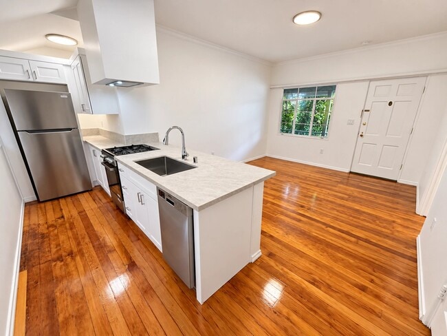 1221 N Sweetzer Ave Unit 1/2