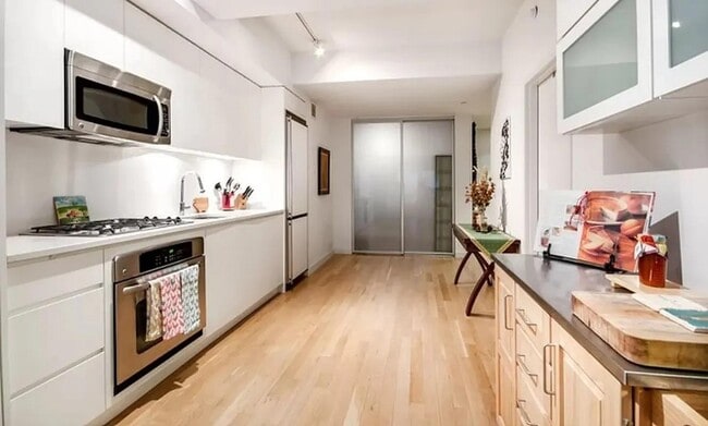 Photo - 90 William St Unit 12H