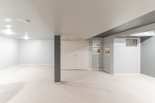 Photo - 48 Stonehurst Ct