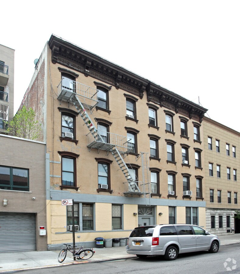 Photo - 210-212 Meserole St