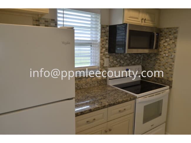 Photo - Great 1 bedroom condo in SW Cape-Covered P...