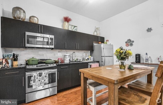 Building Photo - 2321 Fitzwater St Unit 110 Rental