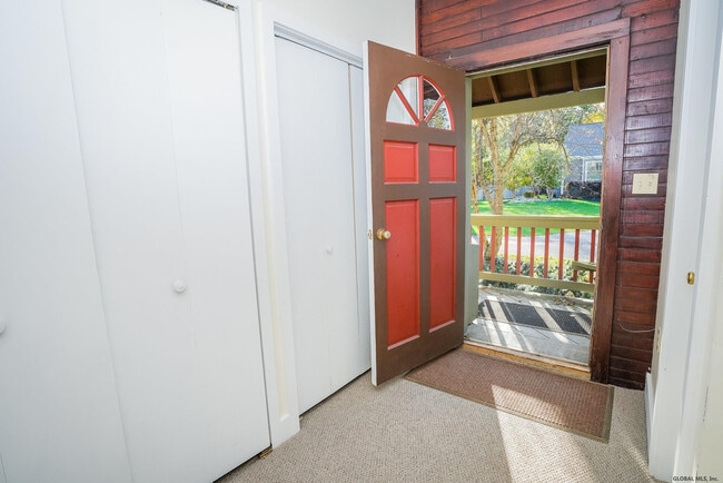 Photo - 10 Carriage House Ln