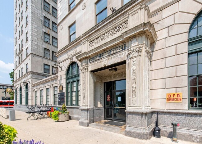 Building Photo - 15 E Kirby St Rental