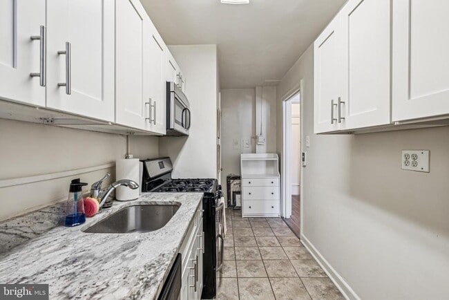 Photo - 2031 Locust St Unit 404