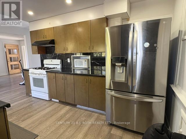 Photo - 2216 Victoria St