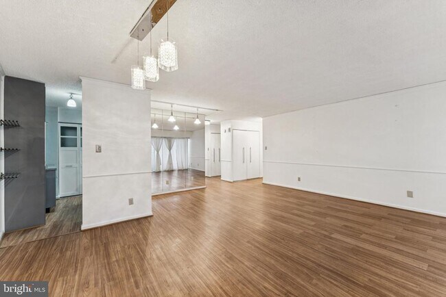 Photo - 5300 Columbia Pike Unit 103