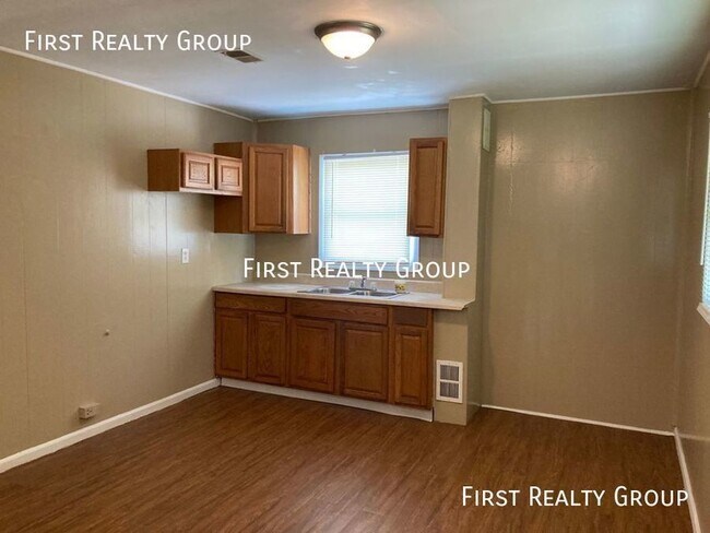 Photo - 3 Bedroom, 1 Bath Ranch Single Family home...