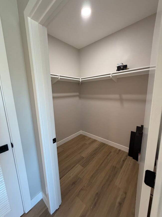 Photo - 3365 A St Unidad Downstairs studio