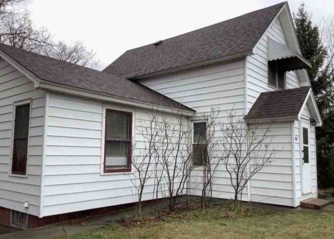Photo - 517 3rd Ave E