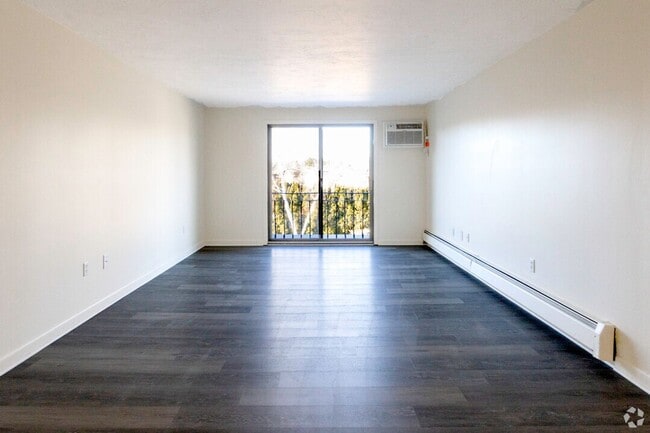 Photo - Lakeshore Estates - Newly Remodeled studios, 1, 2 and 3 br Apartment Homes