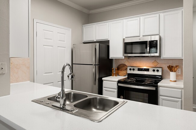 White Shaker-Style Cabinets - Townhomes of Coyote Ridge