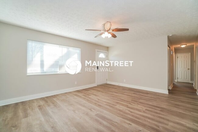 Photo - 3 Bedroom Pet-Friendly Home in Columbus, OH with Main Street Renewal