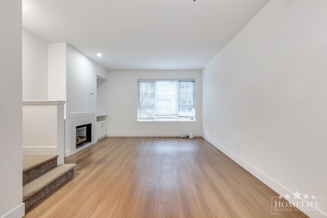 Photo - Spacious 3 Bed Townhome in Highland Park with Resort Style Amenities and Private Yard Unité 205