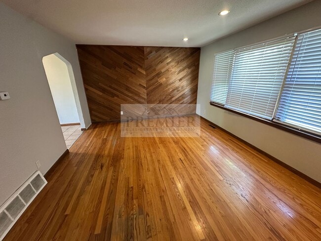 Photo - 8406 E 92 Pl