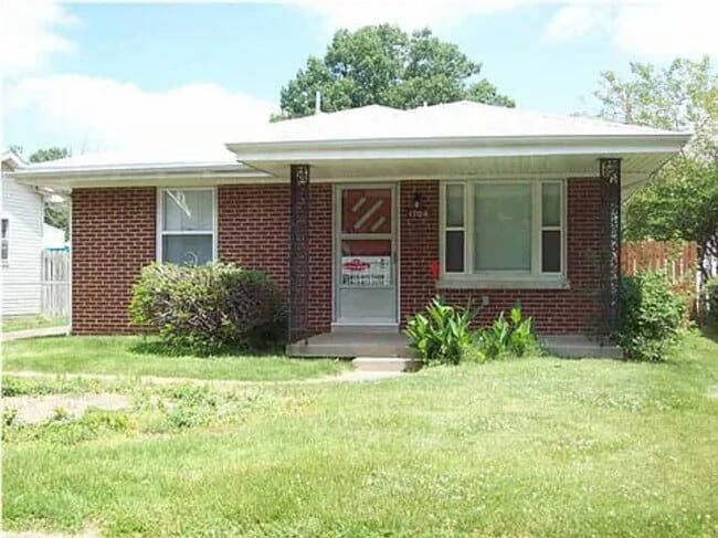 Building Photo - 1704 E Franklin St Rental
