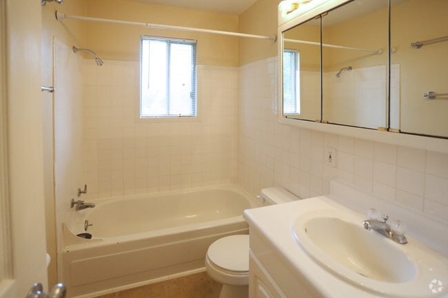 2 bdrm bath - Wynwood Townhouses