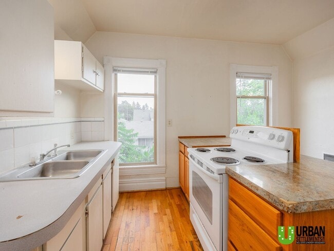 Building Photo - 828 W Cleveland Ave Unit 3