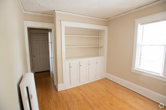 Building Photo - 3000 N Oakland Ave Unit 3000 N Oakland Ave., Apt 6