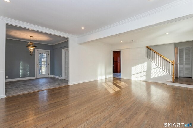 Photo - 181 E Putnam Ave