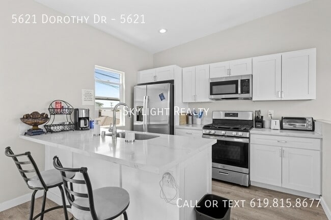 Building Photo - 5621 Dorothy Dr Unit 5621