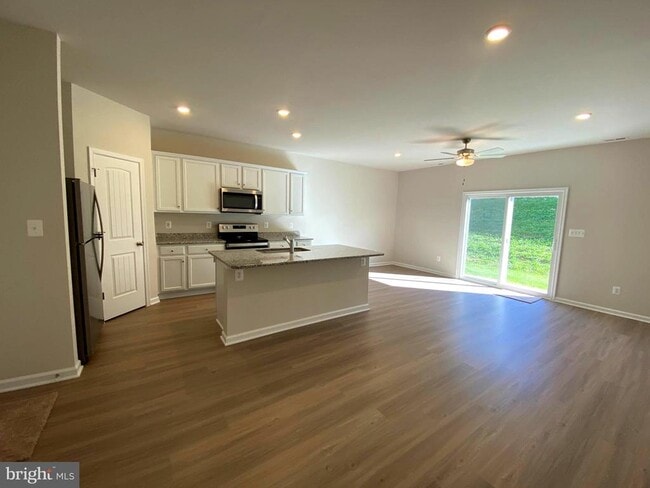 Building Photo - 134 Bloomsbury St