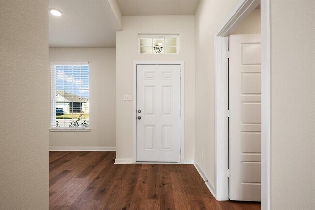 Photo - 109 Watch Hl