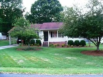 Photo - 672 Sylvan St SW