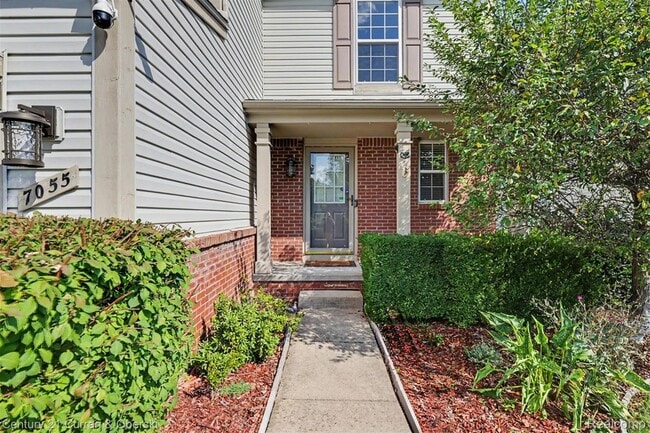 7055 Oakridge Dr