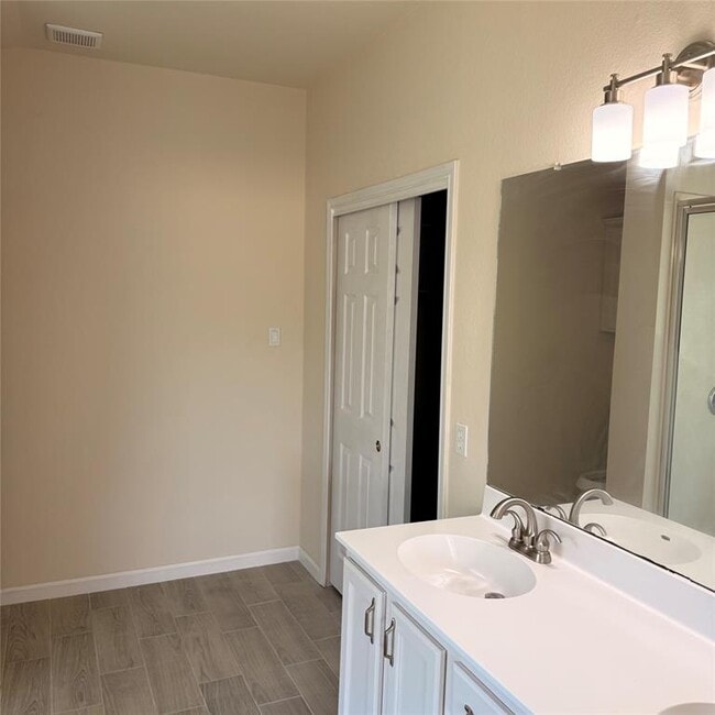 Photo - 1512 Jackie Robinson Pl