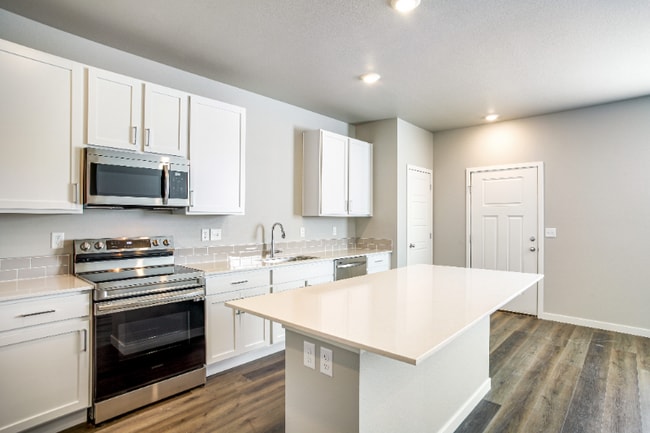 Photo - 337 Molinar St