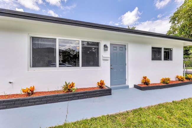 Building Photo - 800-802-802 SW 6th Ct