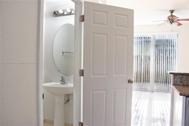Photo - 153 SE 28th Ave