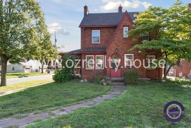 Building Photo - 3756 Maxwell Rd Rental