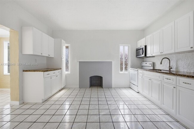 Photo - 1745 SW 17th St Unit 2