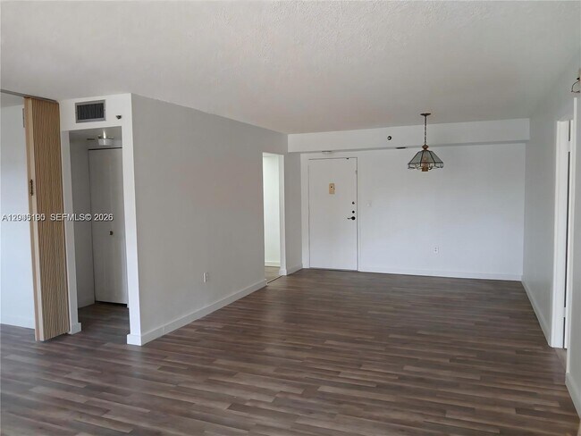 Building Photo - 1300 St Charles Pl Unit 222