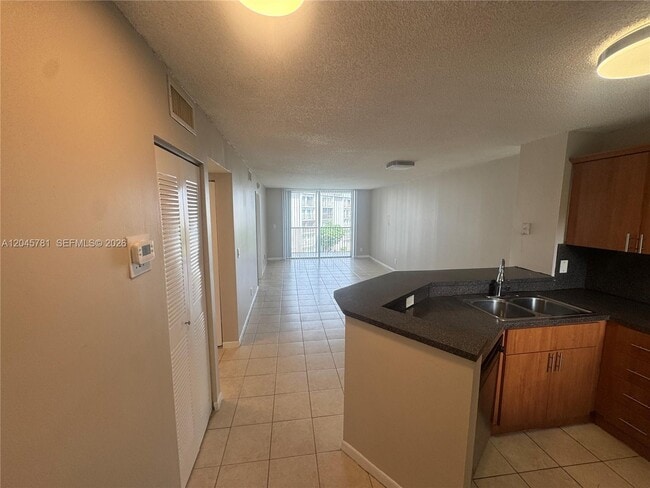 Photo - 8750 N Sherman Cir Unit 403