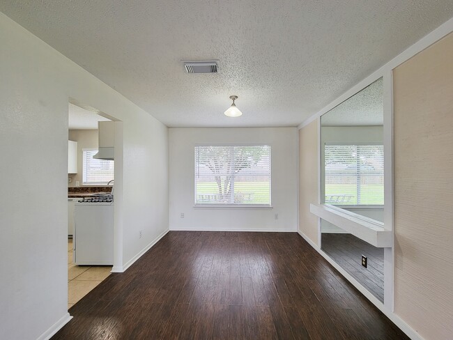 Building Photo - 12010 Roan Dr