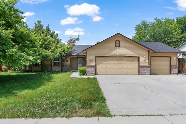 Building Photo - 1725 N Eagle Creek Way