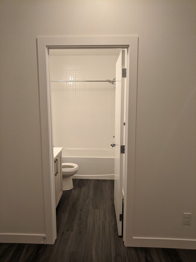 Photo - 4641 128 Ave NE