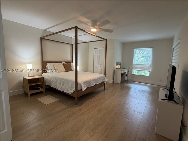 7350 Kinghurst Dr Unit 305
