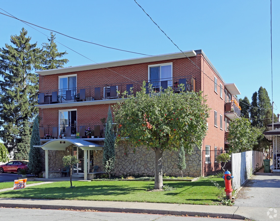 17 Cloverdale Avenue - 17 Cloverdale Avenue