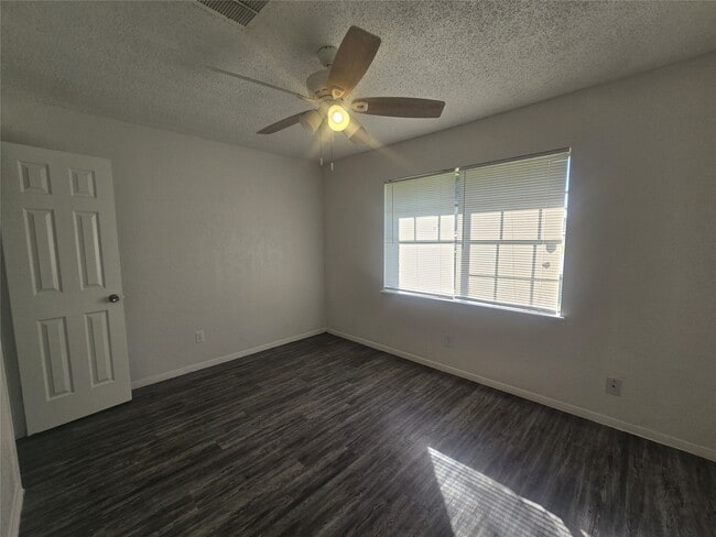 Photo - 7518 Hummingbird Ln