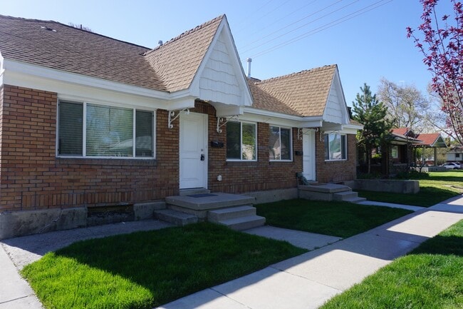 Building Photo - 500 E. Duplex Unit 1548