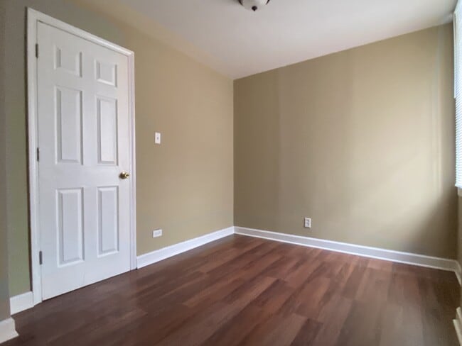 Photo - 3000 S Kedvale Ave Unit 1st Floor Front