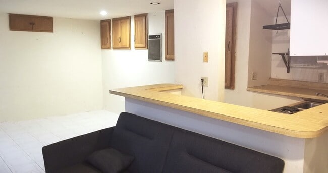 Building Photo - 11127 Sunshine Terrace Unit Sunshine Terrace Studio
